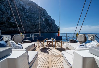 Dakota yacht charter lifestyle