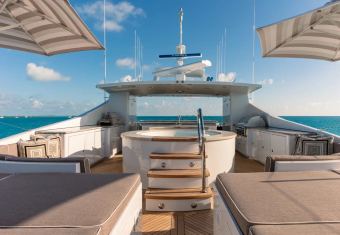Ocean Club yacht charter lifestyle
                        