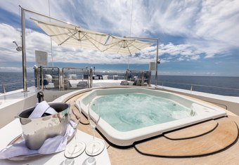 Come Prima yacht charter lifestyle
                        