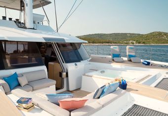 Floramye yacht charter lifestyle
                        