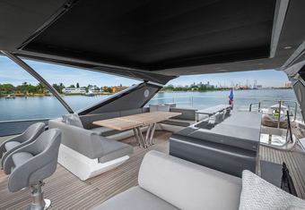 Dolce Far Niente yacht charter lifestyle
                        