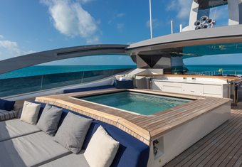 Halo yacht charter lifestyle
                        