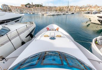 Sea Breeze One yacht charter lifestyle
                        