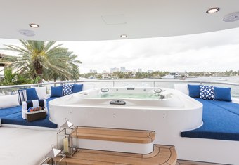 Tanzanite yacht charter lifestyle
                        