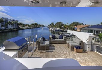 Empress yacht charter lifestyle
                        