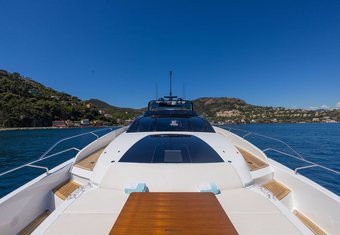 G yacht charter lifestyle
                        