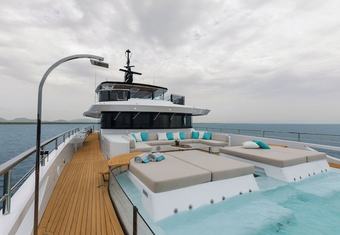Maverick yacht charter lifestyle
                        
