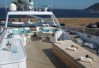 Icon yacht charter lifestyle
                        