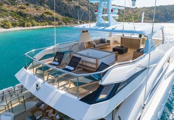 Le Verseau yacht charter lifestyle
                        