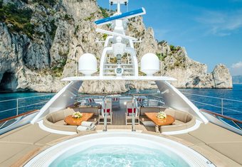 Snowbird yacht charter lifestyle
                        
