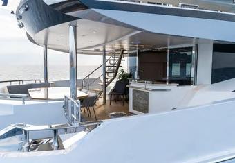 Lady Caroline yacht charter lifestyle
                        