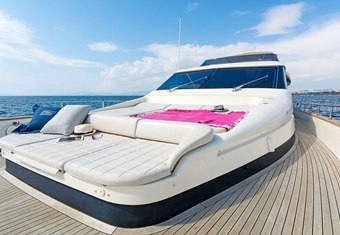 Alfea yacht charter lifestyle