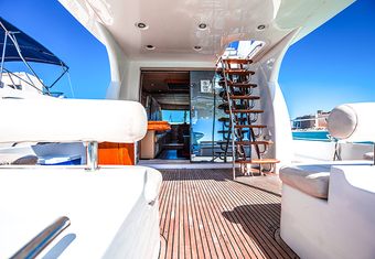 Rafia yacht charter lifestyle
                        