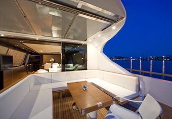Ale.Mia yacht charter lifestyle
                        