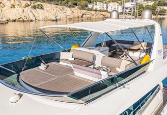 Blue M yacht charter lifestyle
                        