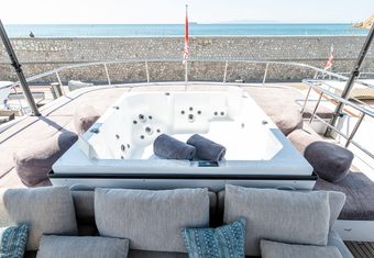 Pareaki II yacht charter lifestyle
                        