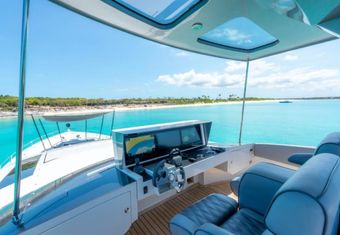 New Life yacht charter lifestyle