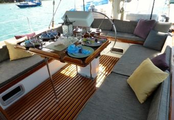 Three Moons yacht charter lifestyle
                        
