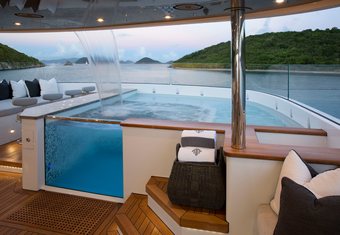 Muchos Mas yacht charter lifestyle