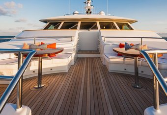 Alta yacht charter lifestyle
                        