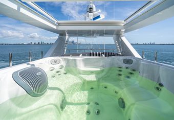 Quantum yacht charter lifestyle
                        