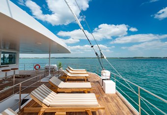 Ocean Diamond yacht charter lifestyle
                        