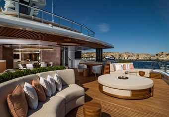 Life Saga yacht charter lifestyle
                        