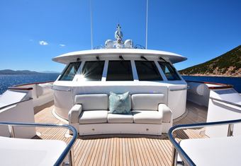 Berilda yacht charter lifestyle
                        