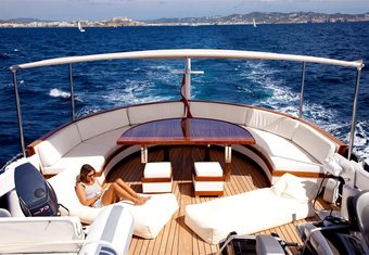 Spoom yacht charter lifestyle
                        