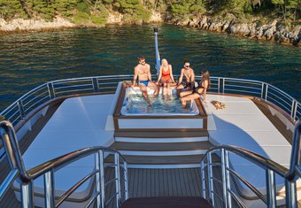 Aeterna yacht charter lifestyle
                        