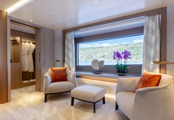 Paper Moon yacht charter lifestyle
                        