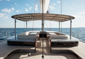 Calabash yacht charter lifestyle
                        