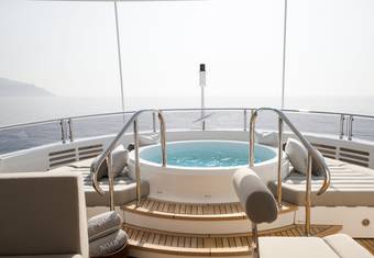 Noah yacht charter lifestyle
                        