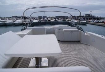 Valco yacht charter lifestyle
                        