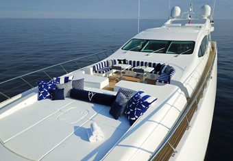 Veni Vidi Vici yacht charter lifestyle
                        