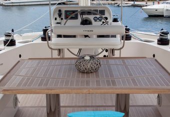 FREE SPIRIT yacht charter lifestyle
                        