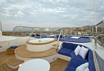 Desamis B yacht charter lifestyle
                        