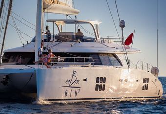 Ombre Blu 3 yacht charter lifestyle
                        