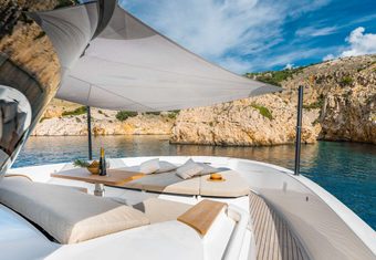 Kimani yacht charter lifestyle
                        