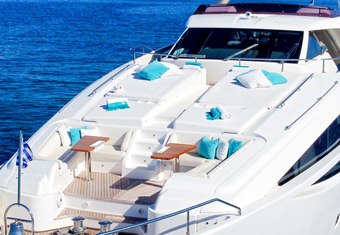 Infinitas yacht charter lifestyle
                        