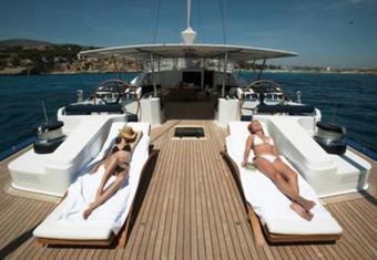 Mumu yacht charter lifestyle
                        