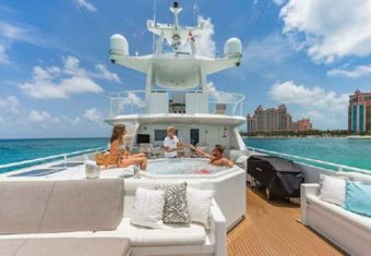 Rogue yacht charter lifestyle
                        
