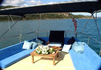 Shangri - La yacht charter lifestyle
                        