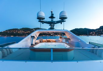 Legenda yacht charter lifestyle
                        