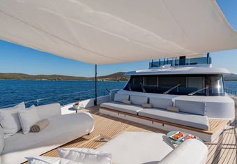 Twins yacht charter lifestyle
                        