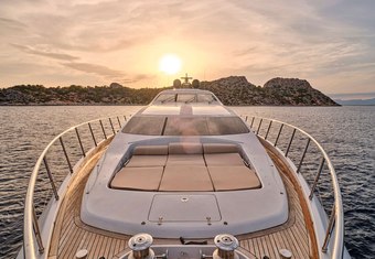 Wet Panther yacht charter lifestyle
                        