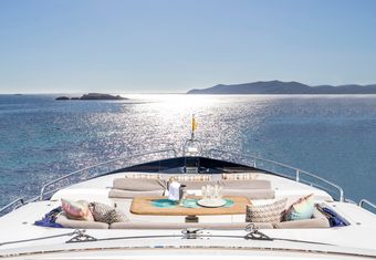 Ariyas yacht charter lifestyle
                        