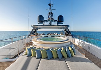 Wave yacht charter lifestyle