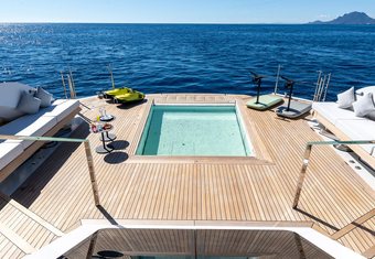Loewe yacht charter lifestyle