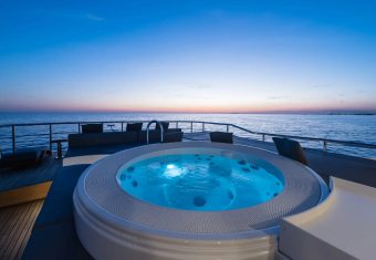 R23 yacht charter lifestyle
                        